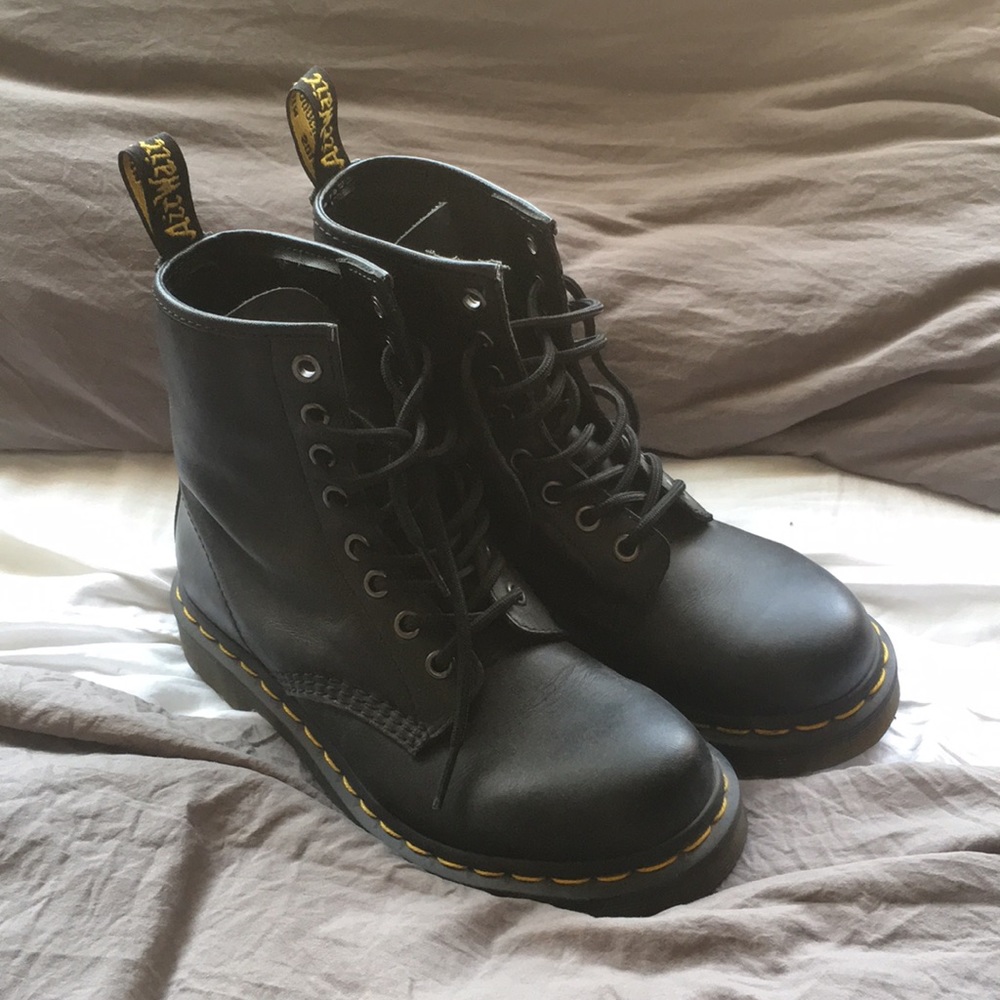 1460 SMOOTH DOC MARTENS